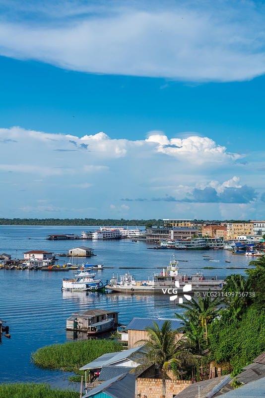 特费湖上的水上房屋，位于亚马孙州索利莫es斯河上的特费小镇，巴西北部，拉丁美洲图片素材