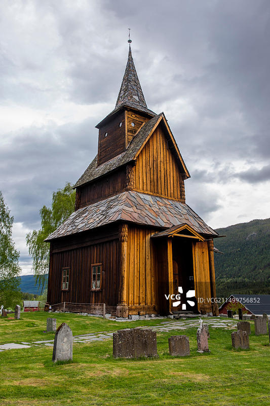 挪威布斯克吕郡托尔波木板教堂图片素材