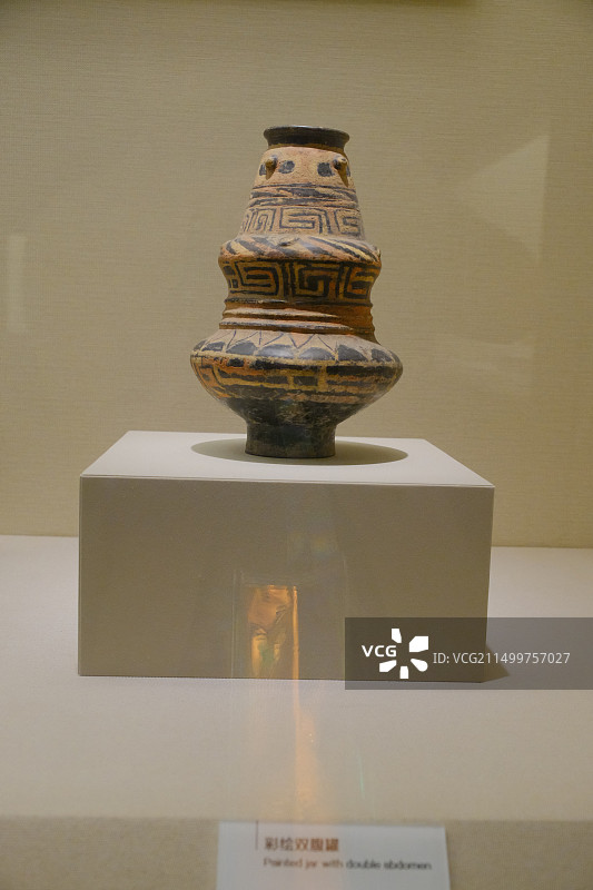 辽宁省博物馆 镇馆之宝 文物 古董 沈阳 五代耀州窑摩羯形水盂 北燕鸭形玻璃注 云猪龙图片素材