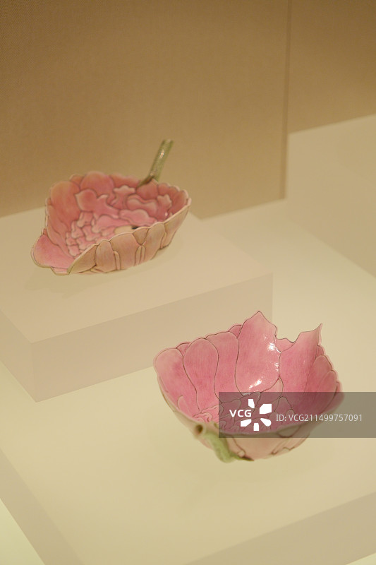 辽宁省博物馆 镇馆之宝 文物 古董 沈阳 五代耀州窑摩羯形水盂 北燕鸭形玻璃注 云猪龙图片素材