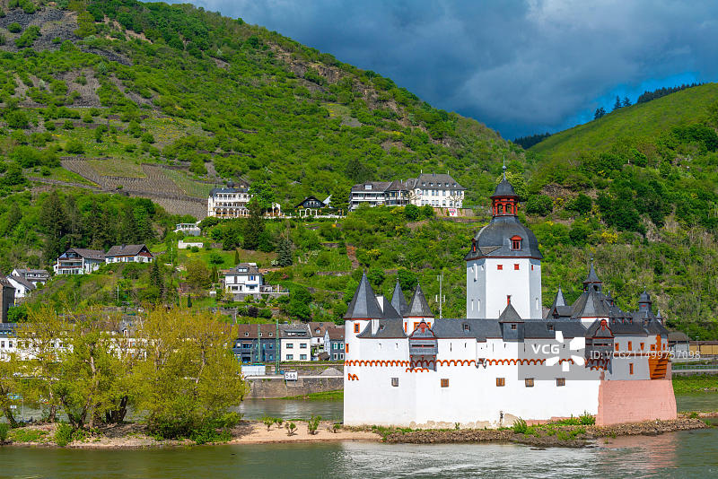 德国莱茵河中岛屿上的普法尔茨格拉芬施泰因14世纪收费城堡，联合国教科文组织世界遗产图片素材