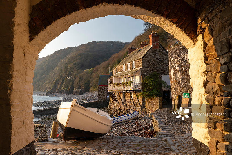 克洛夫利海港拱门，英国德文郡克洛夫利图片素材
