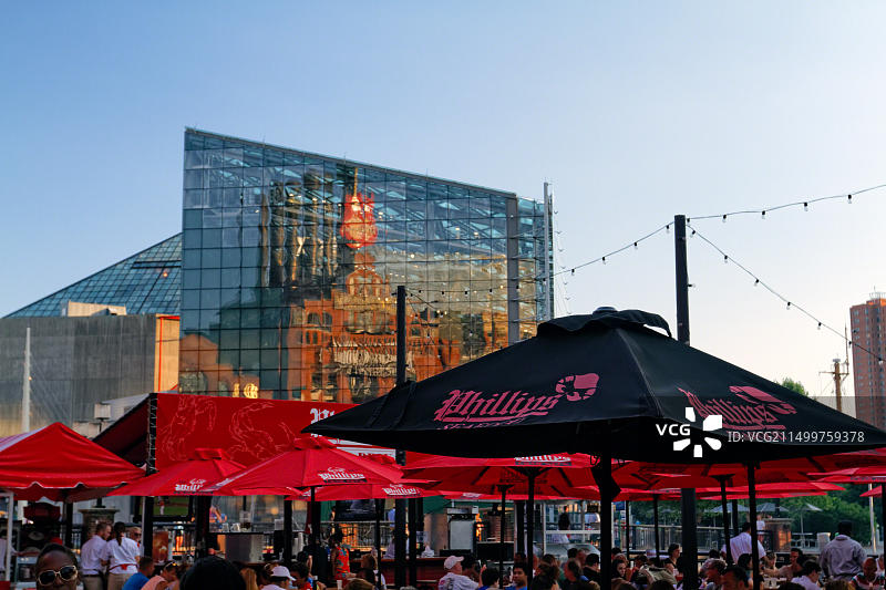 巴尔的摩内港发电厂菲利普斯海鲜餐厅户外用餐图片素材