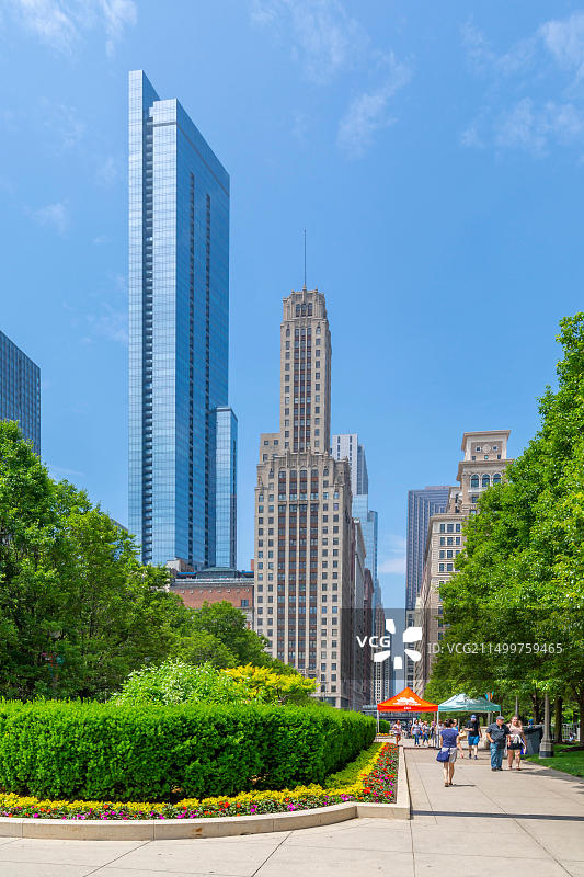 从千禧公园看美国伊利诺伊州芝加哥市中心的摩天大楼图片素材