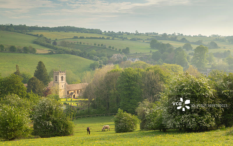 科茨沃尔德乡村的乡村教堂，位于英国格洛斯特郡诺顿图片素材