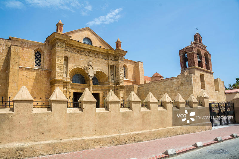 美洲第一座教堂或圣多明各教堂或圣玛利亚小教堂，其官方名称是圣伊格莱西亚大教堂图片素材