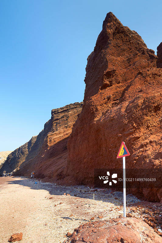 希腊基克拉泽斯群岛圣托里尼岛红海滩图片素材