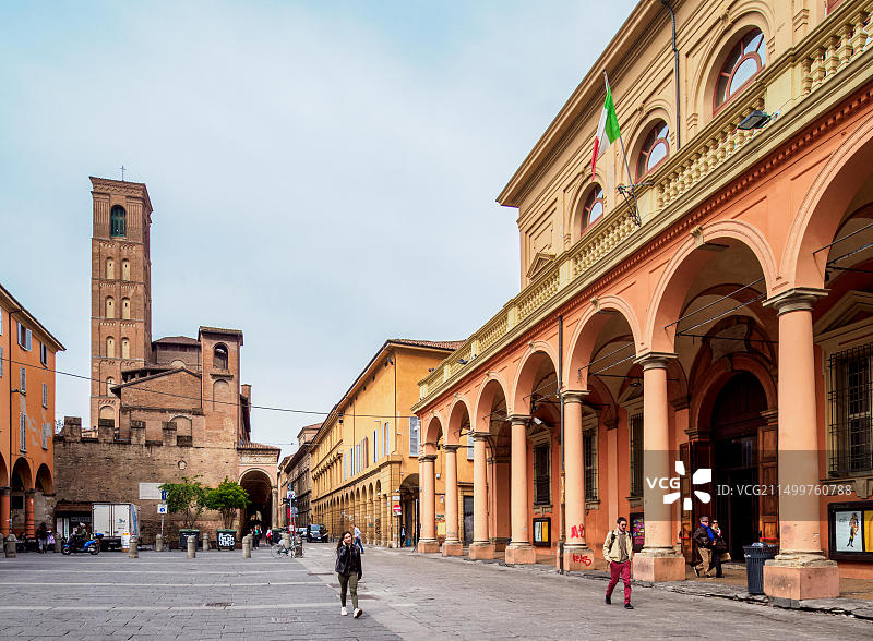 意大利博洛尼亚市政剧院和阿戈斯蒂尼安神父修道院图片素材