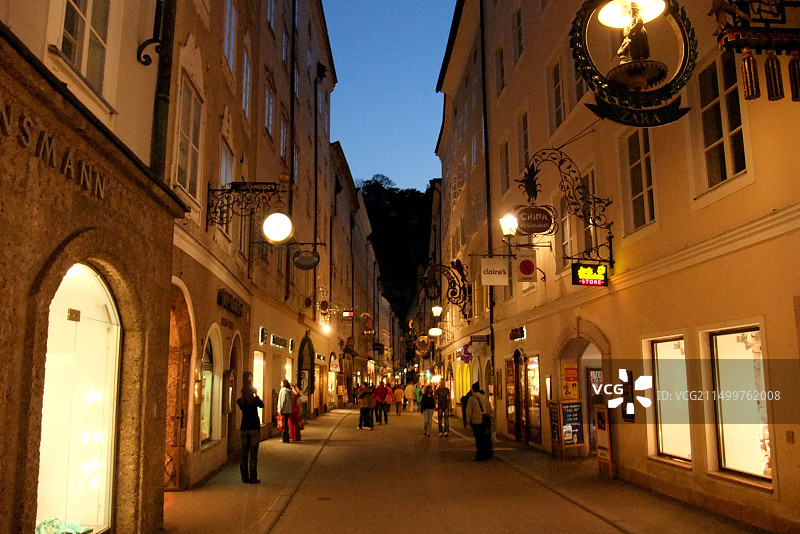 地理/旅游，奥地利，萨尔茨堡，Getreidegasse，黄昏，Additional-Rights-Clearance-Info-Not-Available图片素材