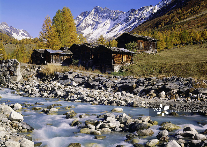 瑞士瓦莱州隆扎河风光图片素材