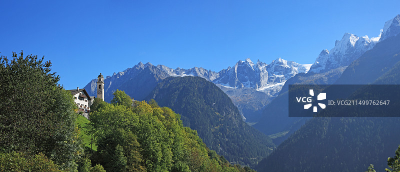旅游，自然风光，地理，欧洲，瑞士格劳宾登州，布雷加利亚谷，索格里奥，瑞士阿尔卑斯山，山脉，别墅图片素材