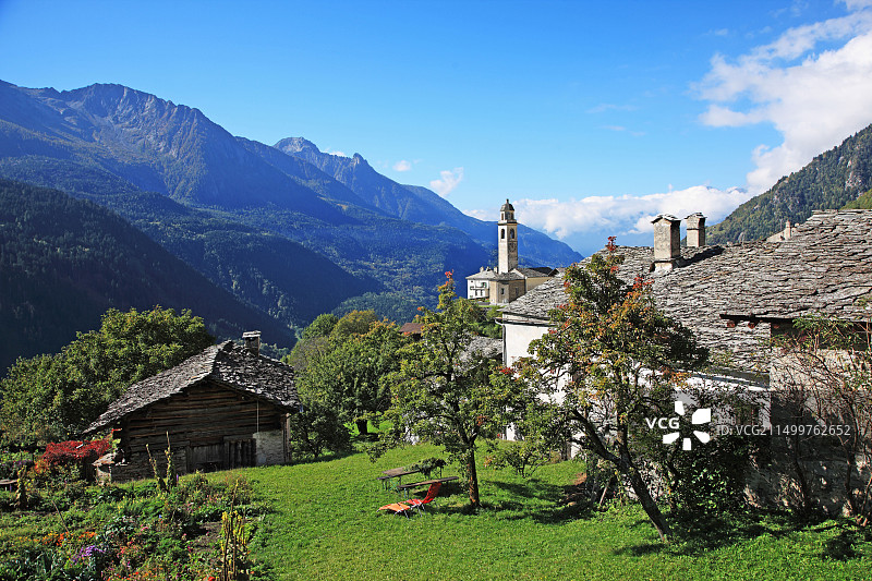 旅游，自然风光，地理，欧洲，瑞士格劳宾登州，布雷加利亚谷，索格里奥，瑞士阿尔卑斯山，山脉，别墅图片素材