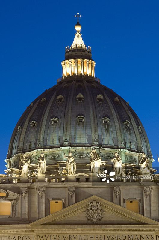梵蒂冈罗马圣彼得大教堂夜景图片素材