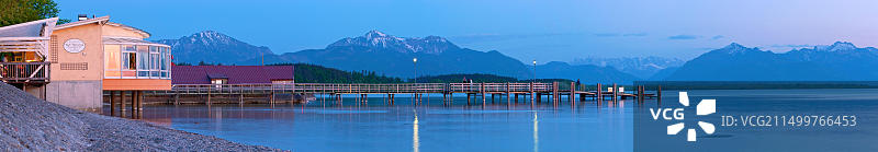 德国巴伐利亚州基明基姆湖畔咖啡馆风光图片素材