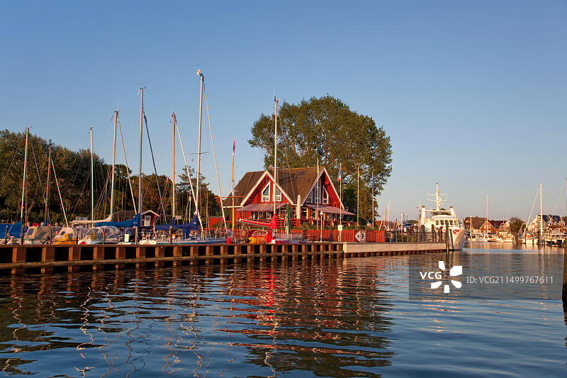 德国石勒苏益格-荷尔斯泰因尼恩多夫港口图片素材