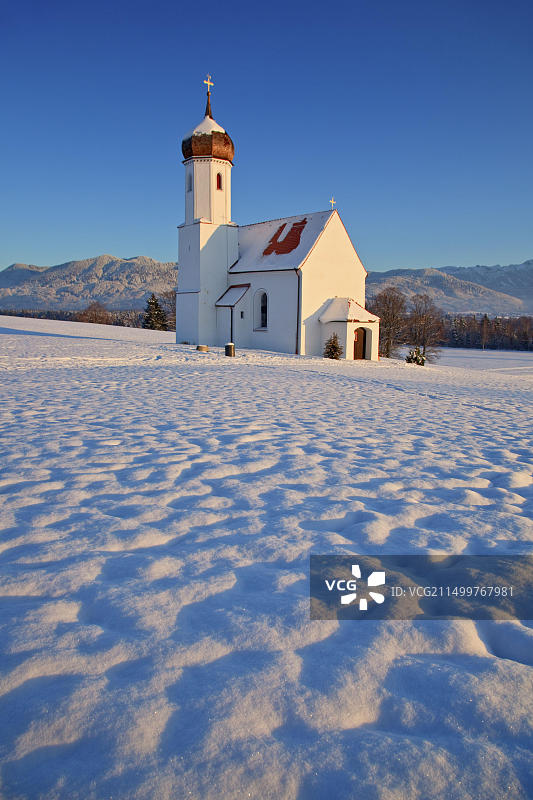 德国巴伐利亚彭茨贝格圣约翰尼斯莱恩的上巴伐利亚阿尔卑斯山图片素材