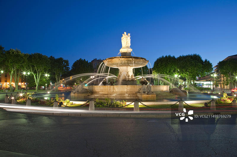 法国普罗旺斯地区艾克斯圆形广场喷泉图片素材