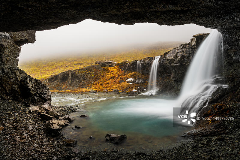 雨天 Skutafoss 瀑布上的低云图片素材