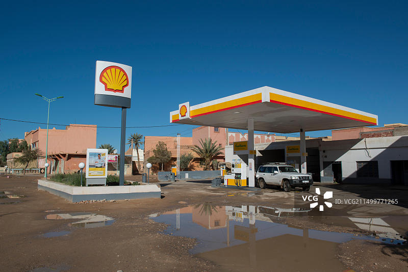 壳牌加油站，位于摩洛哥廷内吉达德图片素材