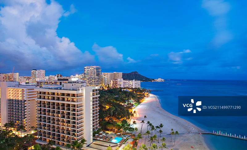 黄昏时分的夏威夷火奴鲁鲁天际线图片素材