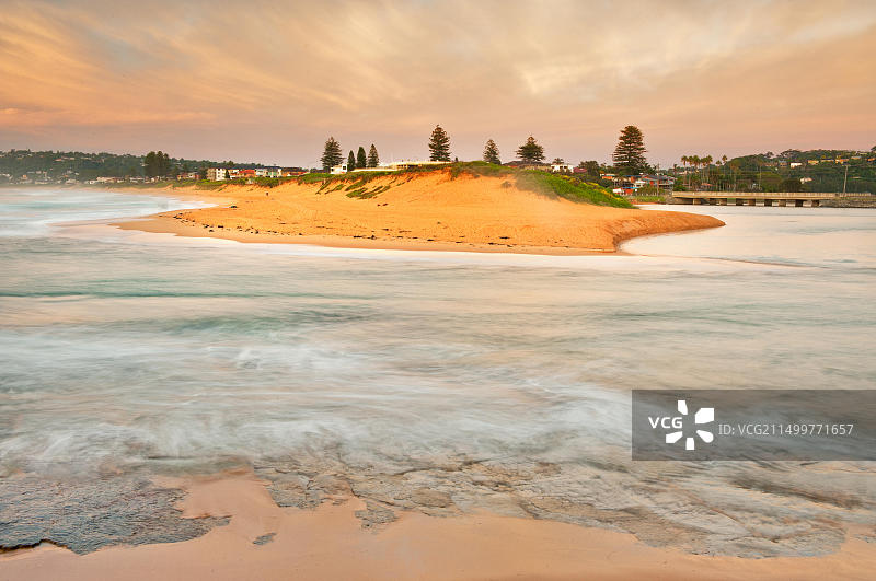 悉尼纳拉宾海滩黎明时分图片素材