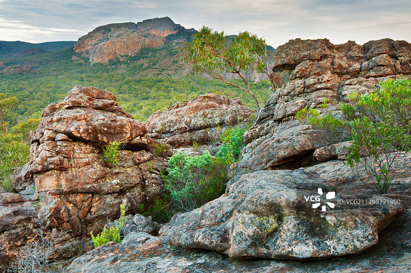 从零山眺望格兰屏国家公园的空心山图片素材