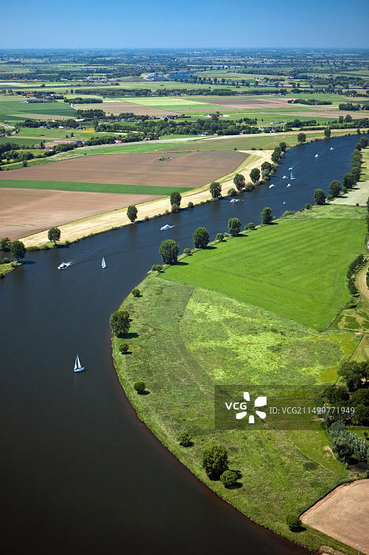荷兰布伦莱克河上的帆船航拍图片素材