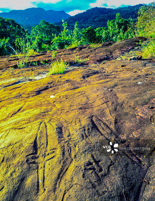 密克罗尼西亚联邦波纳佩岛的古代剑岩画图片素材