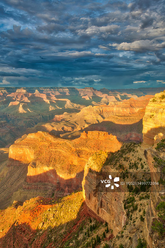 亚利桑那州大峡谷国家公园霍皮点科罗拉多河的日落光芒图片素材