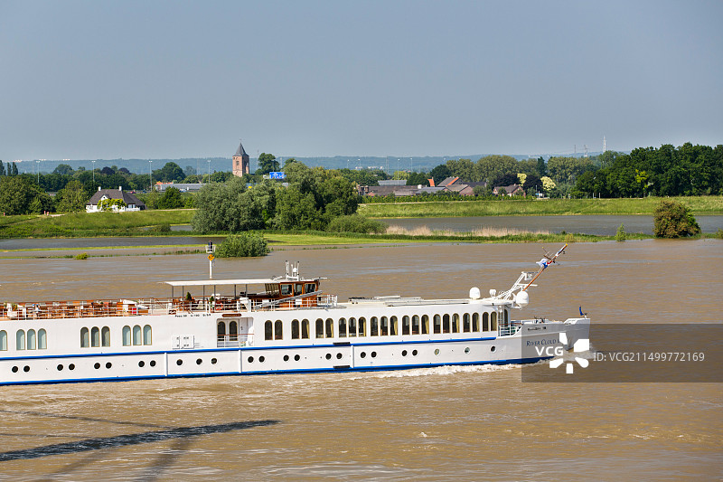 荷兰埃维克瓦尔河游轮图片素材