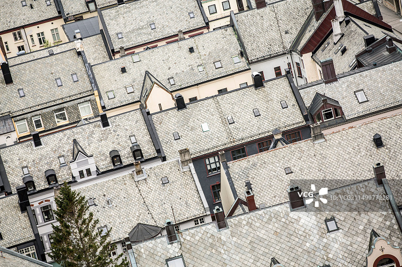挪威奥勒松：从阿克斯拉山顶看新艺术风格的历史中心屋顶，联合国教科文组织世界遗产图片素材
