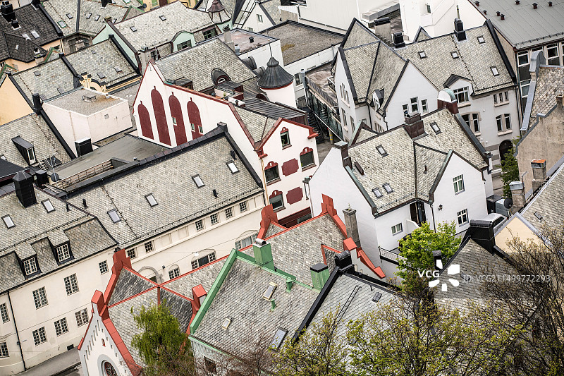 挪威奥勒松：从阿克斯拉山顶看新艺术风格的历史中心屋顶，联合国教科文组织世界遗产图片素材