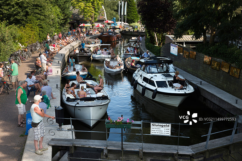 荷兰Loenen aan de Vecht的船闸游艇图片素材