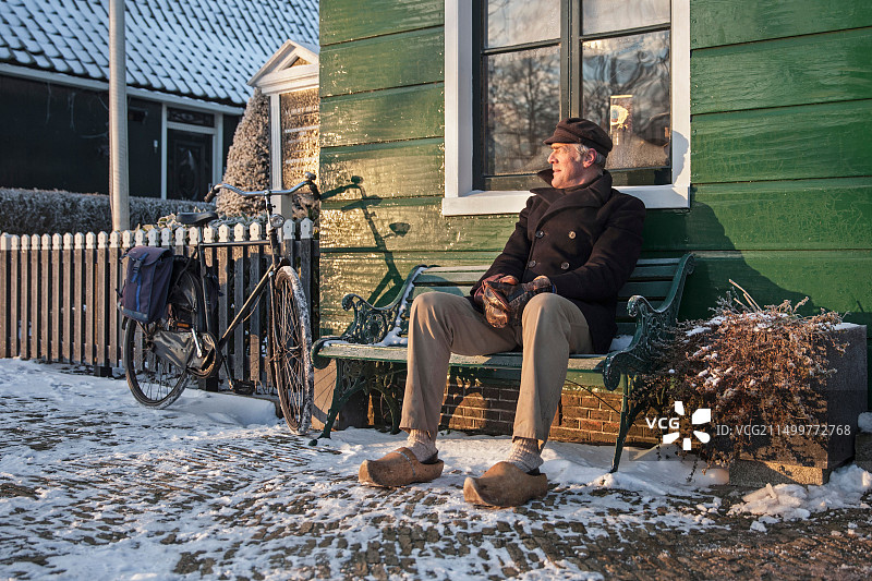 荷兰赞斯福特赞斯堡露天旅游景点冬季的穿着木屐的磨坊主图片素材