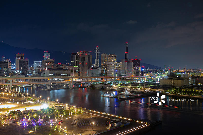 神户未来高架公路夜景全景，神户港海滨图片素材