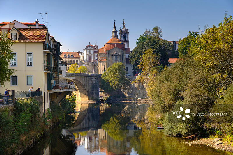 流经葡萄牙波尔图地区阿马兰特的塔梅加河图片素材