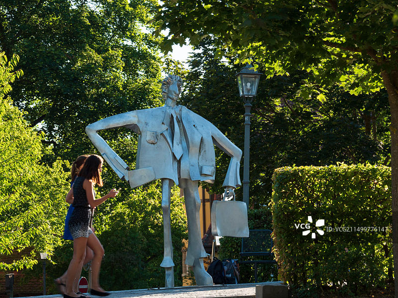 德国巴伐利亚州安斯巴赫雷扎特河畔的雕塑图片素材