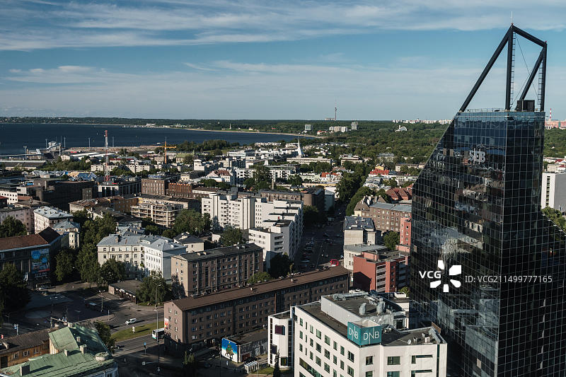 爱沙尼亚塔林现代建筑和波罗的海的城市景观图片素材