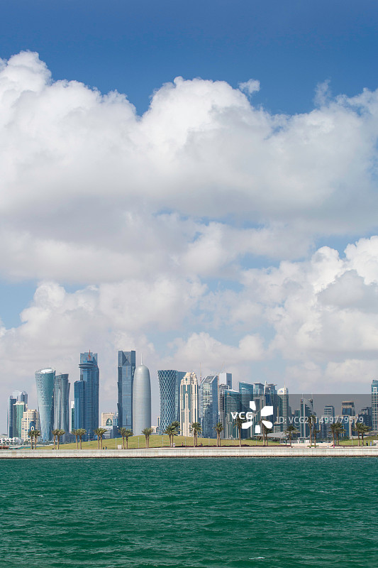 卡塔尔多哈西湾中央金融区新天际线图片素材