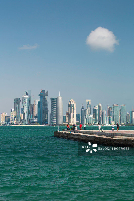 卡塔尔多哈西湾中央金融区新天际线图片素材