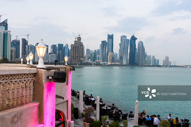 卡塔尔多哈西湾中央金融区新天际线图片素材