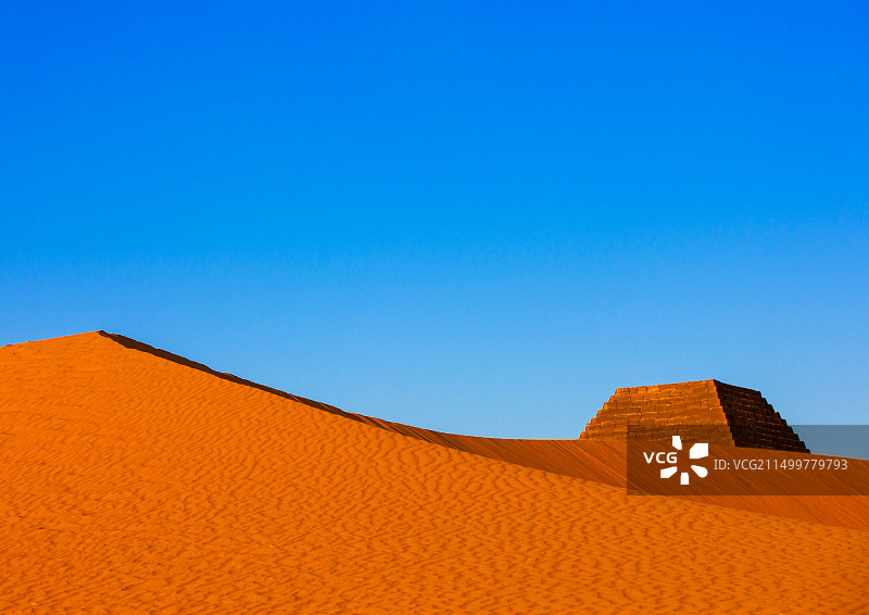 苏丹麦罗埃皇家墓地金字塔图片素材