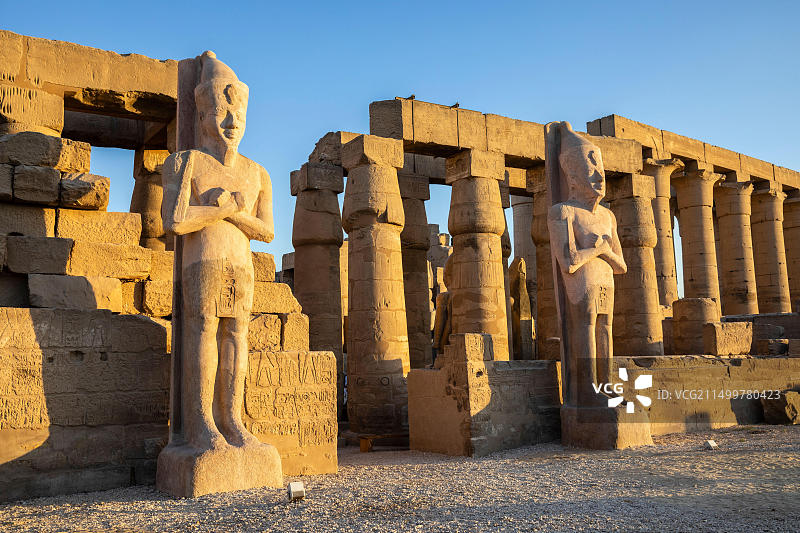 日落时分的卢克索神庙，埃及卢克索图片素材
