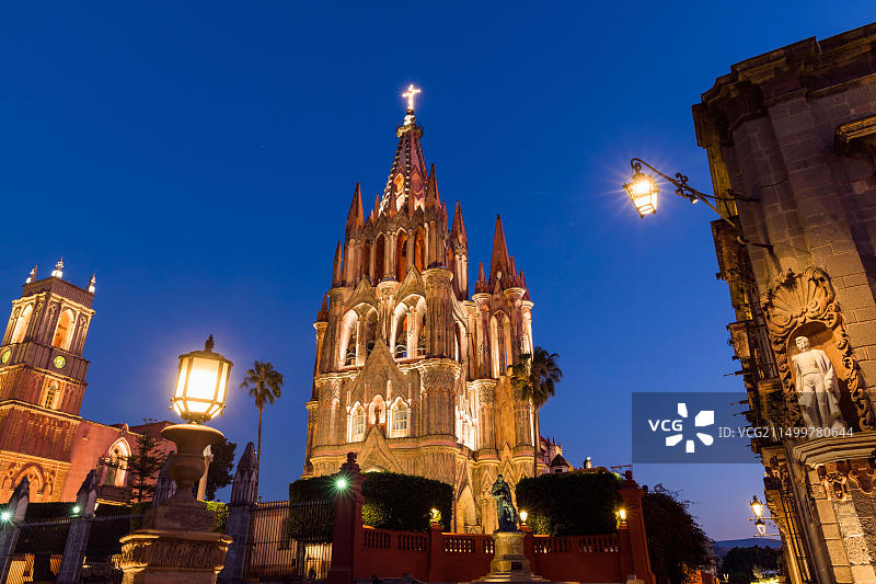 墨西哥瓜纳华托州圣米格尔-德阿连德的圣米格尔大天使教区教堂，17世纪图片素材