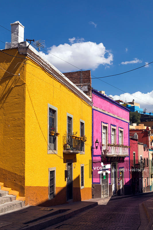 墨西哥瓜纳华托州瓜纳华托：色彩缤纷的建筑外观图片素材