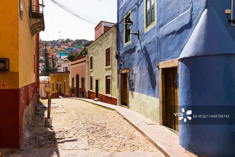 墨西哥瓜纳华托街道上的殖民时期建筑图片素材