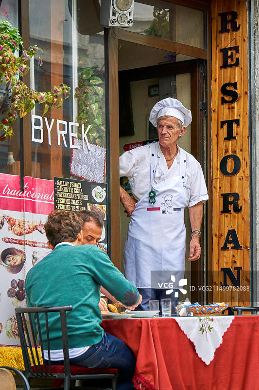 阿尔巴尼亚吉诺卡斯特老城区的当地酒馆图片素材