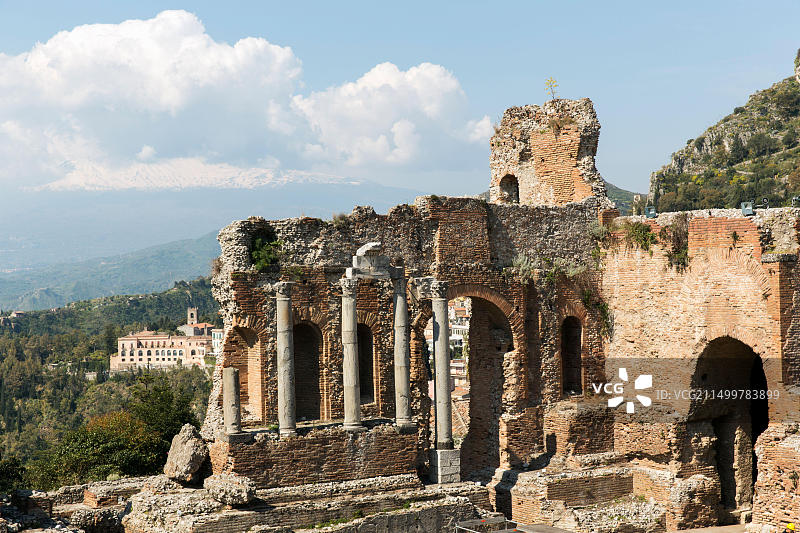 意大利西西里陶尔米纳：希腊剧院与埃特纳火山图片素材