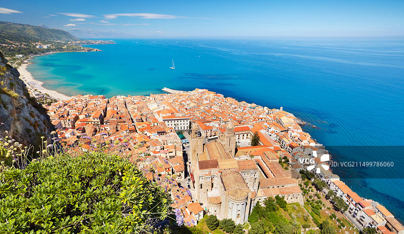 西西里岛：从罗卡山俯瞰切法卢的空中景色，意大利图片素材