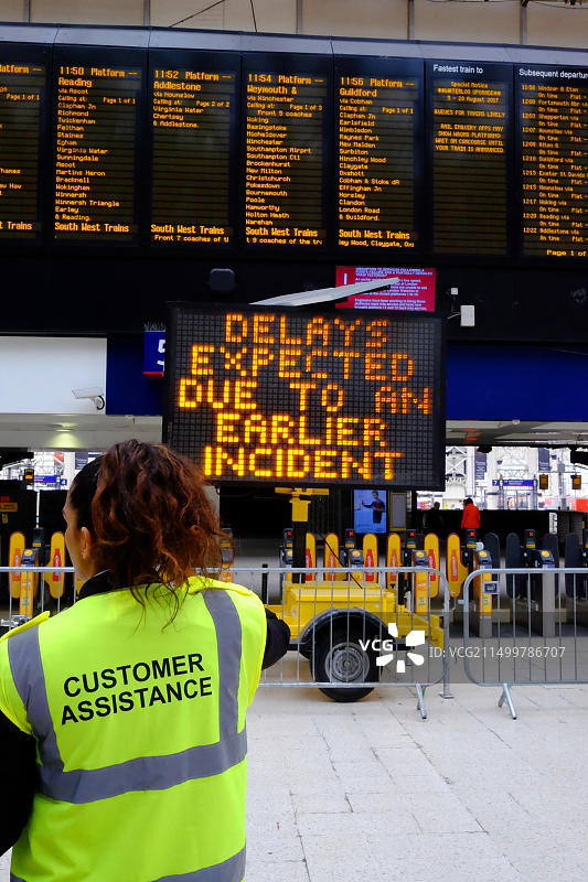 伦敦滑铁卢车站：因改善工程关闭站台，2017年8月16日脱轨事故更添混乱图片素材